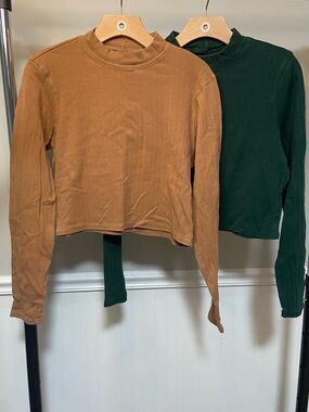 2 American Eagle Outfitters Women's Long Sleeve Tops - Forest Green and Chestnut